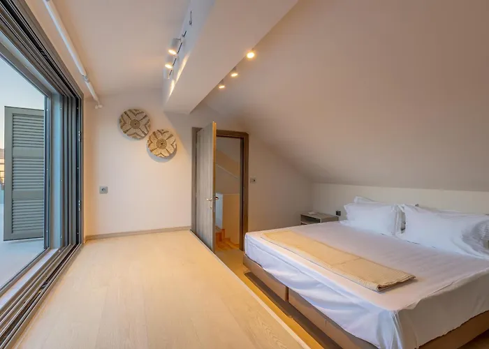 Azure Sofia - Maisonette